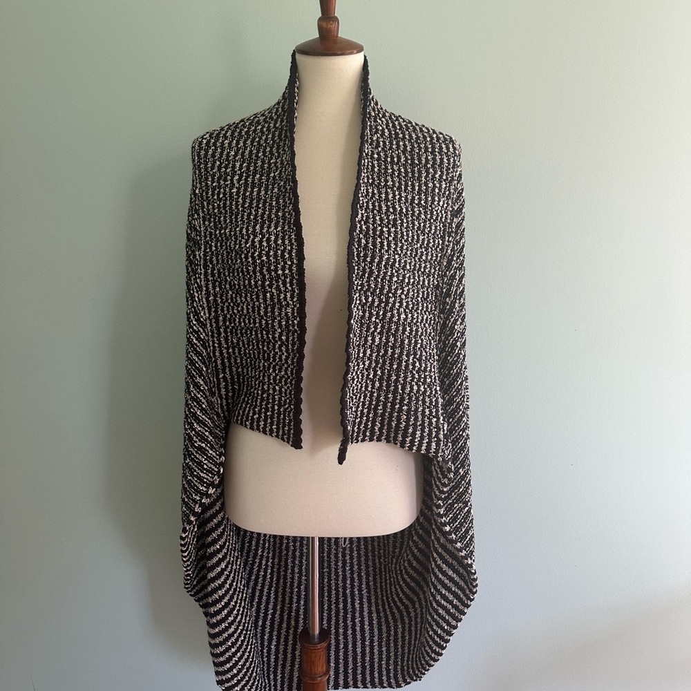 Chic Navy and White Knit Cardigan